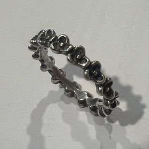 Elegant Silver Floral Ring